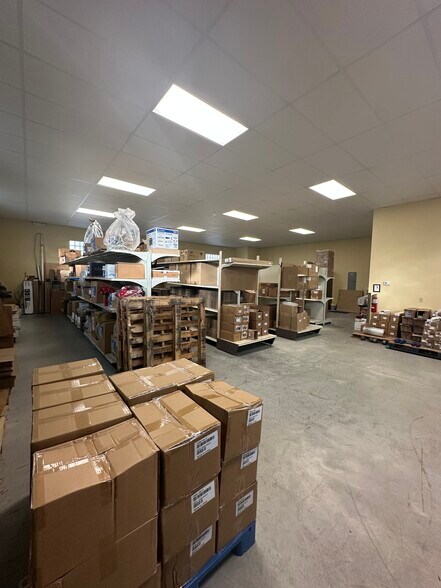 1810 Joseph Lloyd Pky, Willoughby, OH à louer - Photo du bâtiment - Image 2 de 15