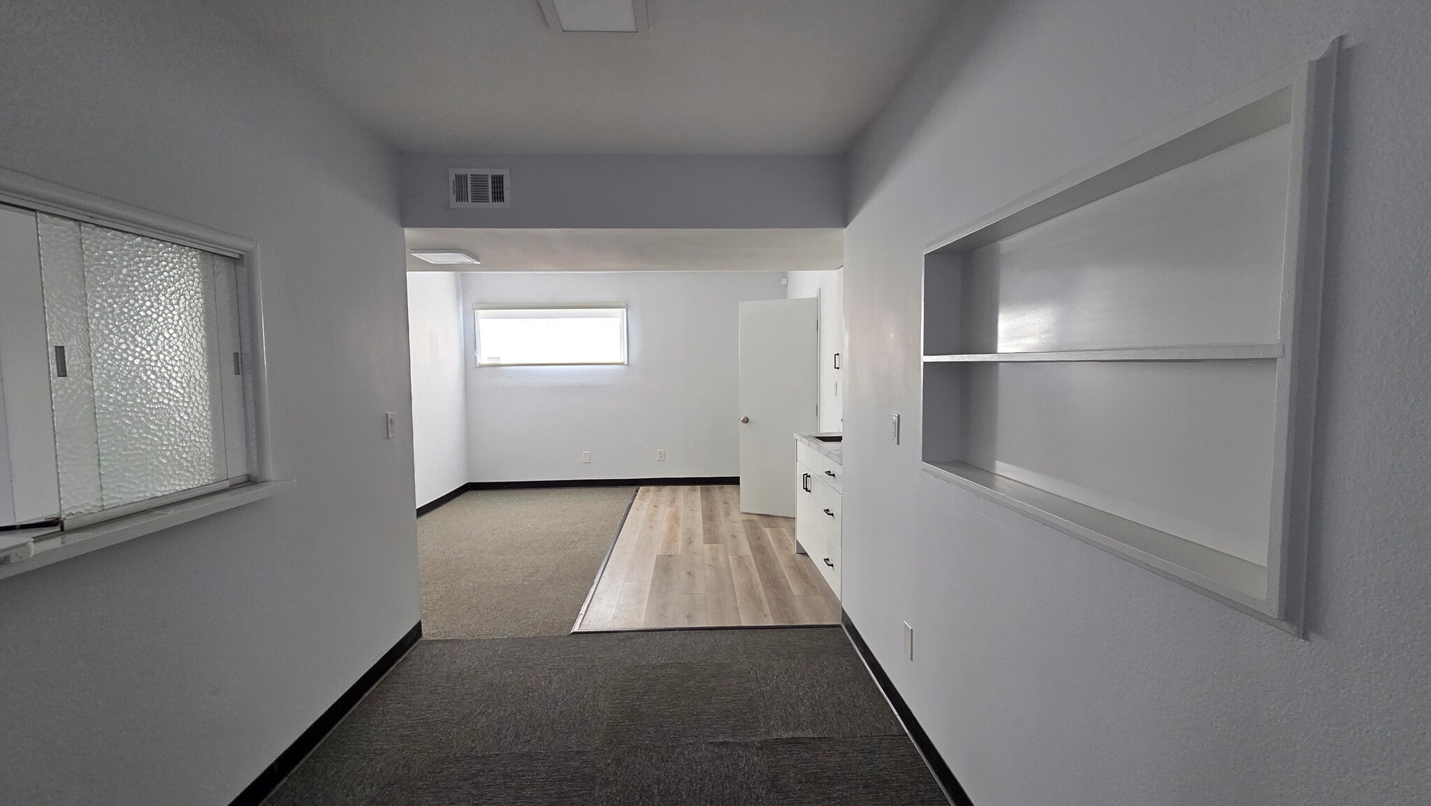 370 W 6th St, San Bernardino, CA à louer Photo intérieure- Image 1 de 7