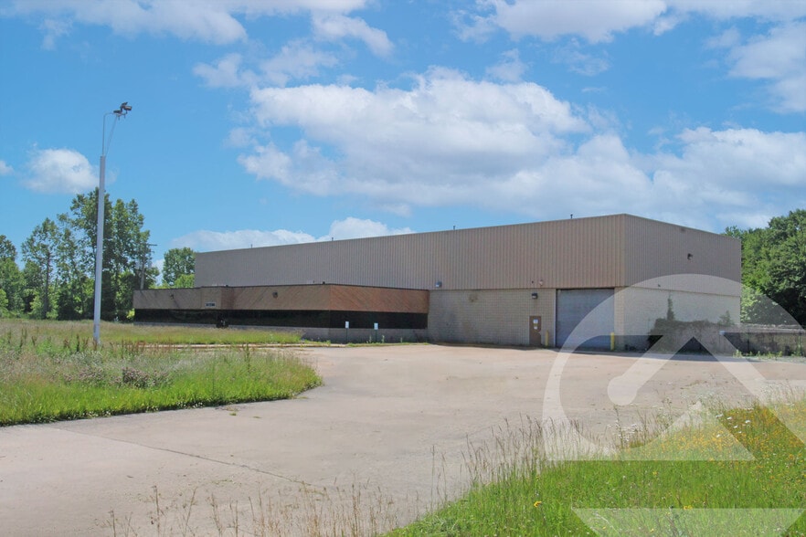 37230 26 Mile Rd, New Baltimore, MI à vendre - Photo du bâtiment - Image 2 de 7