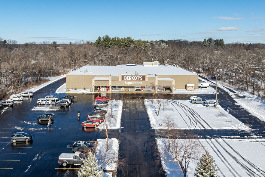 690 W State St, Burlington, WI à vendre - Photo du bâtiment - Image 1 de 21