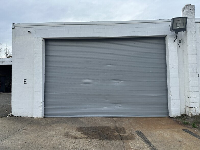 54 Union Ave, Ronkonkoma, NY à louer - Photo du bâtiment - Image 2 de 5