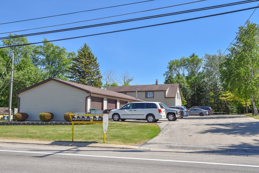 N96W20275 County Line Rd, Menomonee Falls, WI for sale - Building Photo - Image 3 of 50