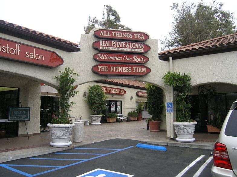 330-390 N Lantana St, Camarillo, CA for lease - Building Photo - Image 1 of 4