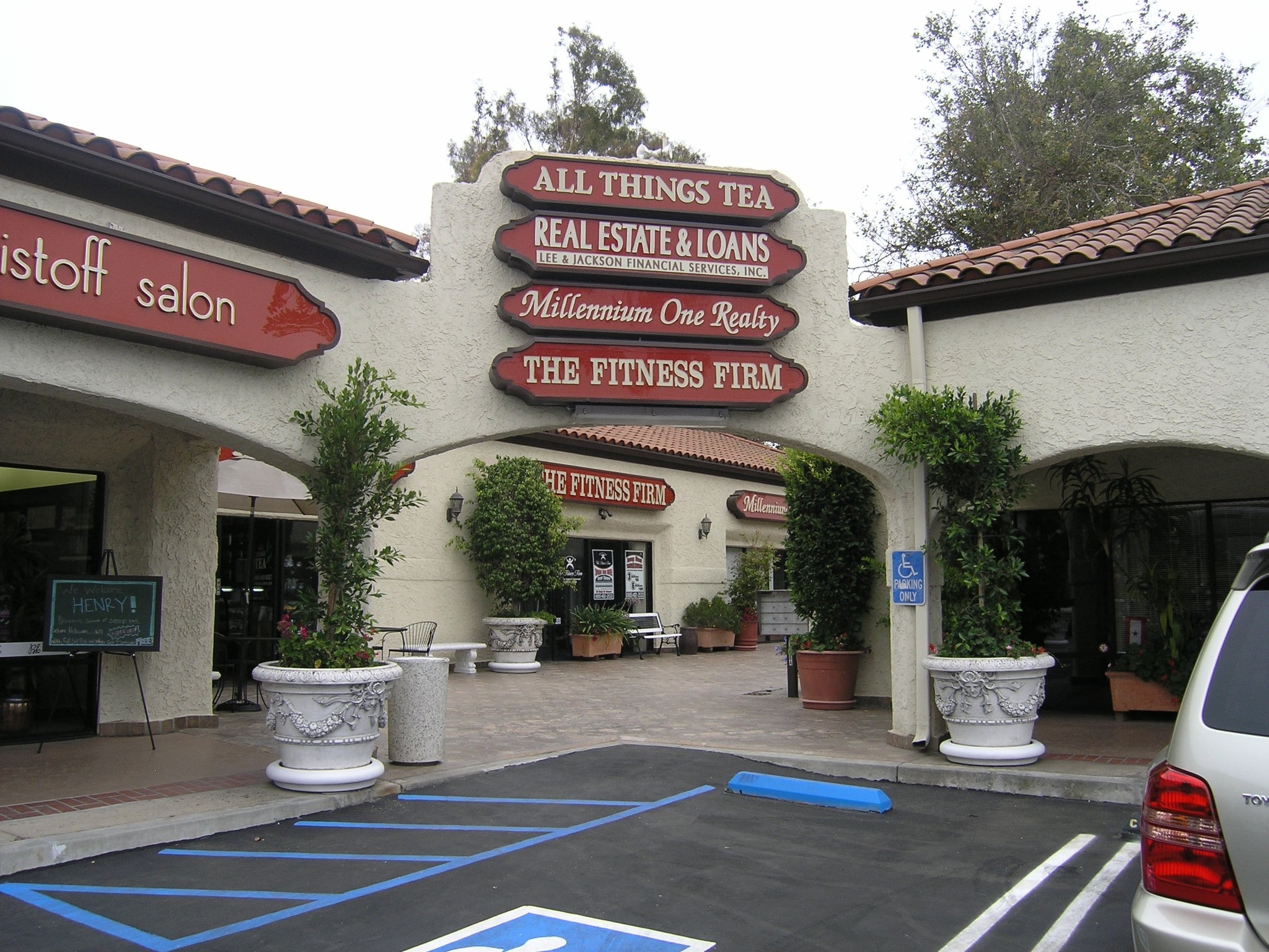 330-390 N Lantana St, Camarillo, CA for lease Building Photo- Image 1 of 5