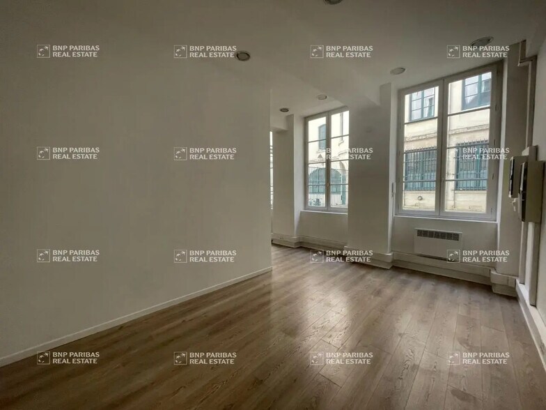 Bureau dans Lyon à louer - Photo du bâtiment - Image 2 de 11