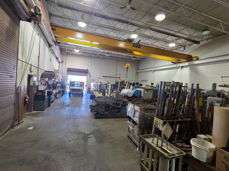 21391 Carlo Dr, Clinton Township, MI for sale - Interior Photo - Image 3 of 8