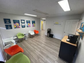 2761 E Trinity Mills Rd, Carrollton, TX à louer Photo intérieure- Image 2 de 11