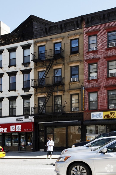 716 10th Ave, New York, NY for sale - Primary Photo - Image 1 of 7