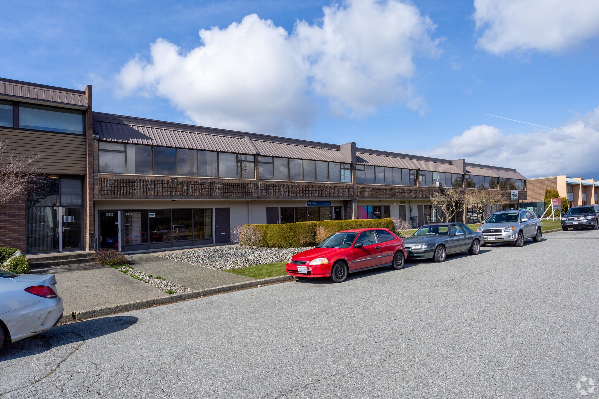6909-6919 Russell Ave, Burnaby, BC for lease Primary Photo- Image 1 of 4