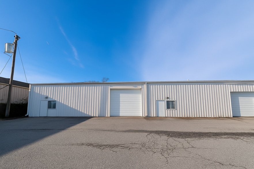 Newport Industrial Park portfolio of 2 properties for sale on LoopNet.ca - Building Photo - Image 2 of 17