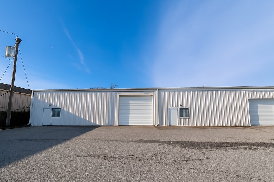 Newport Industrial Park portefeuille de 2 propriétés à vendre sur LoopNet.ca - Photo du bâtiment - Image 2 de 17
