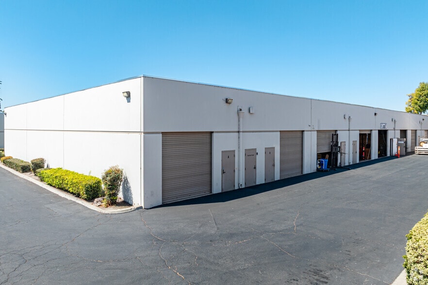 13781 Roswell Ave, Chino, CA for lease - Interior Photo - Image 2 of 4