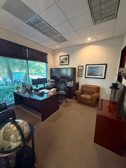 1701-1745 Banks Rd, Margate, FL à louer - Photo du bâtiment - Image 3 de 9