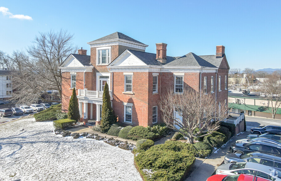 29 Ravenscroft Dr, Asheville, NC à vendre - Photo du bâtiment - Image 1 de 1