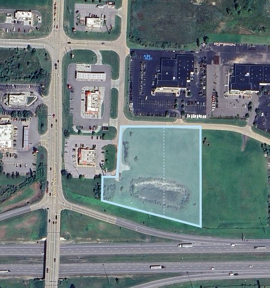 For Sale: ±6 Acres of Prime Development portfolio of 2 properties for sale on LoopNet.ca - Building Photo - Image 2 of 3