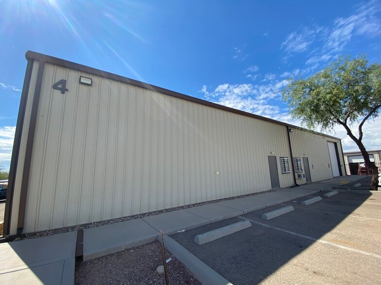 8300 E Valencia Rd, Tucson, AZ for lease - Building Photo - Image 1 of 13
