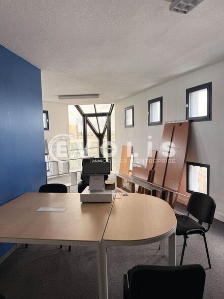345 Rue Pierre Seghers, Avignon for lease - Interior Photo - Image 2 of 10