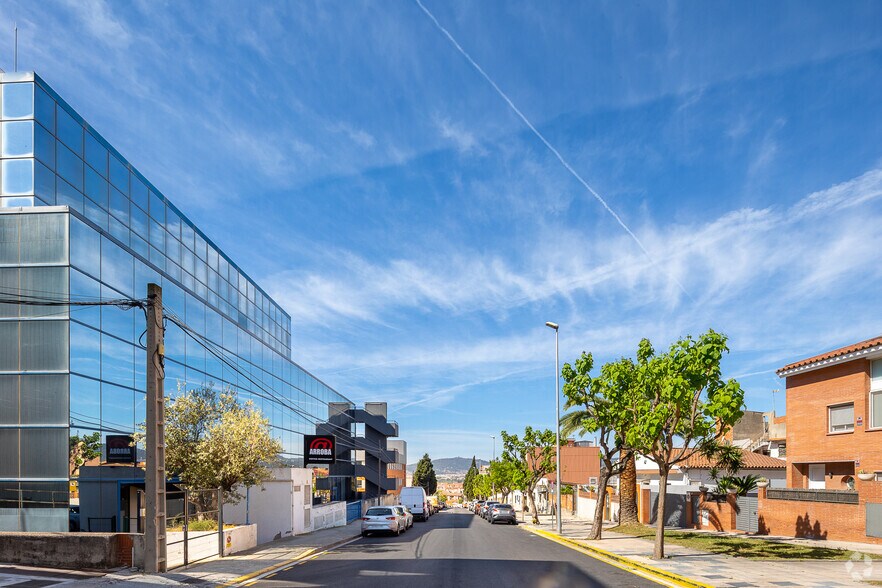 Carrer del Samontà, 21, Sant Joan Despí, Barcelona à louer - Photo du bâtiment - Image 3 de 3