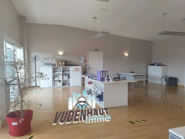 Office in Tournefeuille for lease - Interior Photo - Image 1 of 9