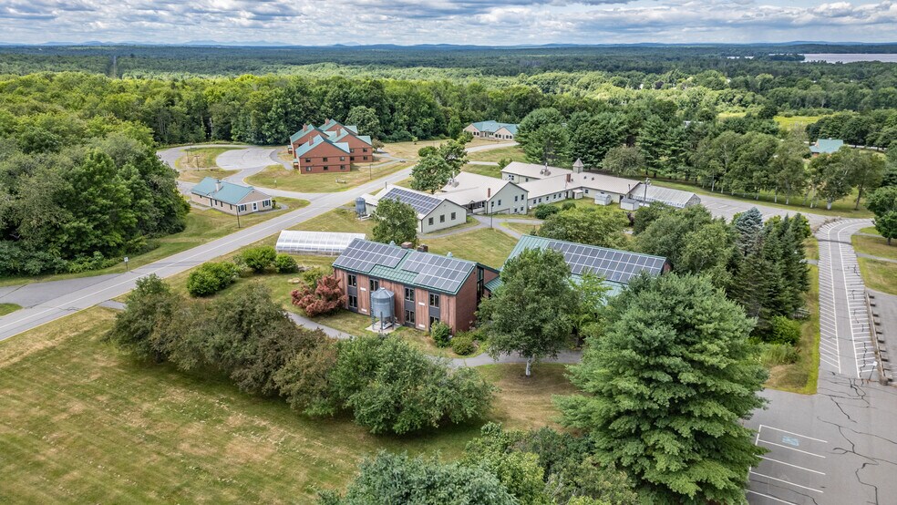 90 Quaker Hill Rd, Unity, ME à vendre - Photo du bâtiment - Image 3 de 9