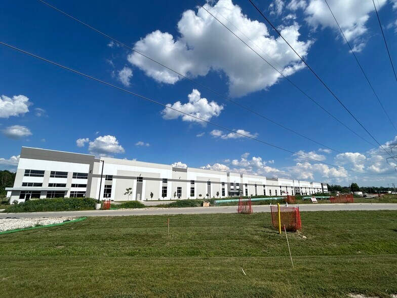 N102W19200 Willow Creek Pky, Germantown, WI à louer - Photo du bâtiment - Image 2 de 2