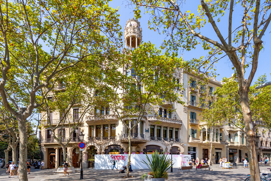 Passeig De Gràcia, 35, Barcelona, Barcelona à louer - Photo du bâtiment - Image 3 de 6