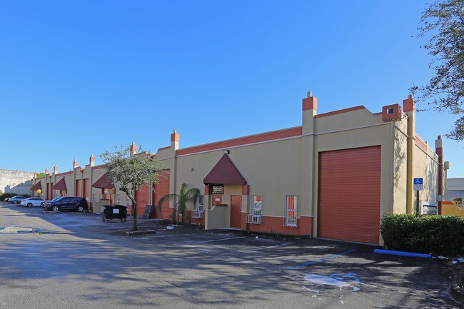 Plus de détails pour 8430-8450 NW 68th St, Miami, FL - Local d'activités, Industriel à louer