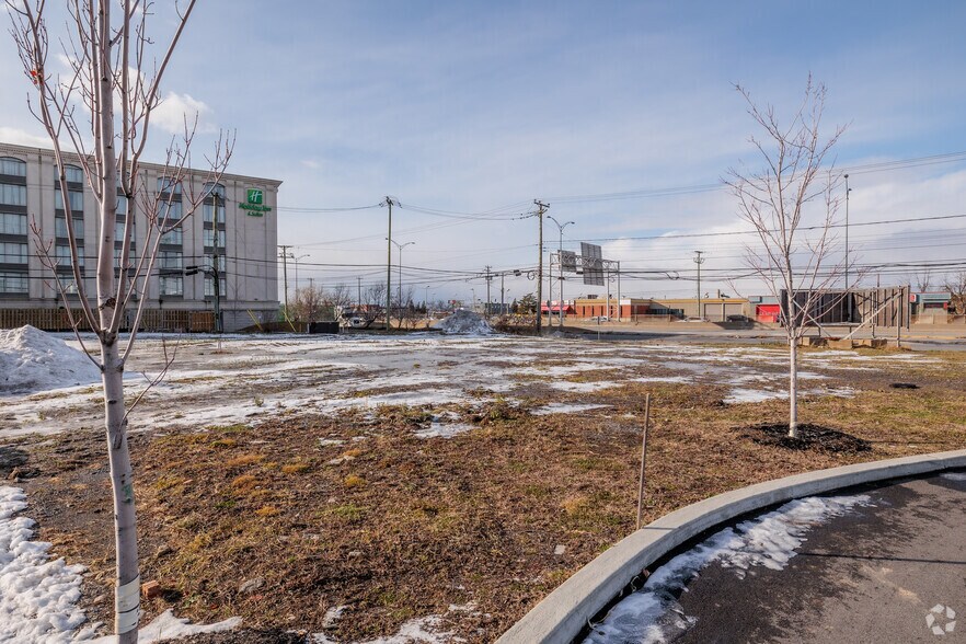 Ch De La Côte-de-Liesse, Montréal, QC à vendre - Photo du bâtiment - Image 3 de 3