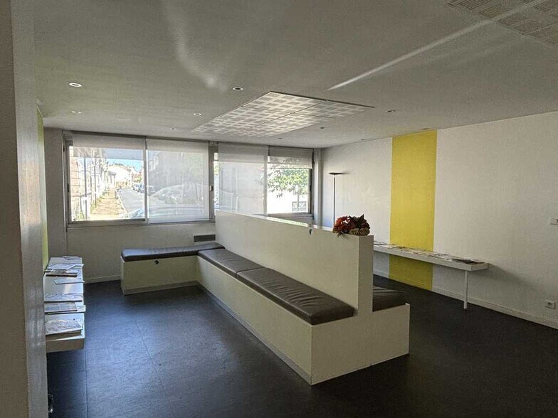 Office in Bordeaux for sale - Interior Photo - Image 2 of 9