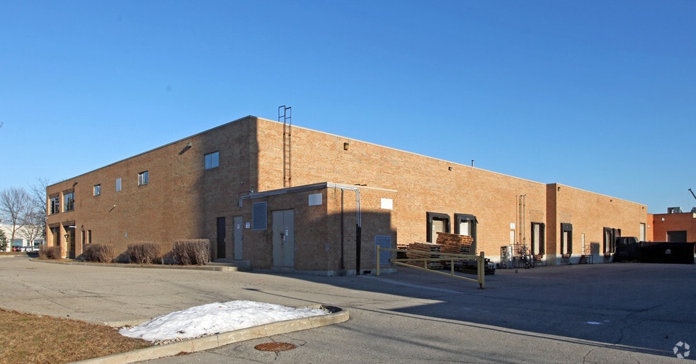 5 Abacus Rd, Brampton, ON à vendre - Photo du bâtiment - Image 2 de 2