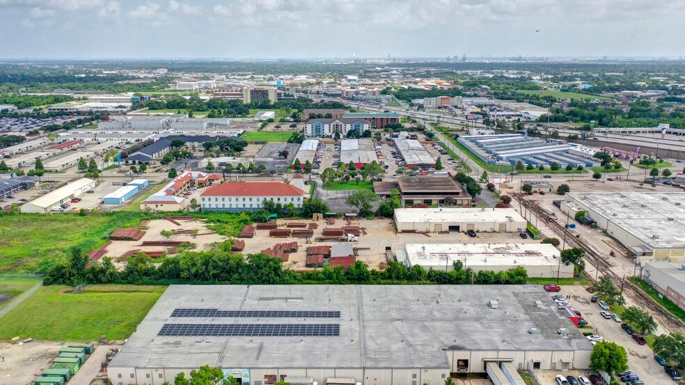 8206 Mosley Rd, Houston, TX à louer - Photo du bâtiment - Image 3 de 7