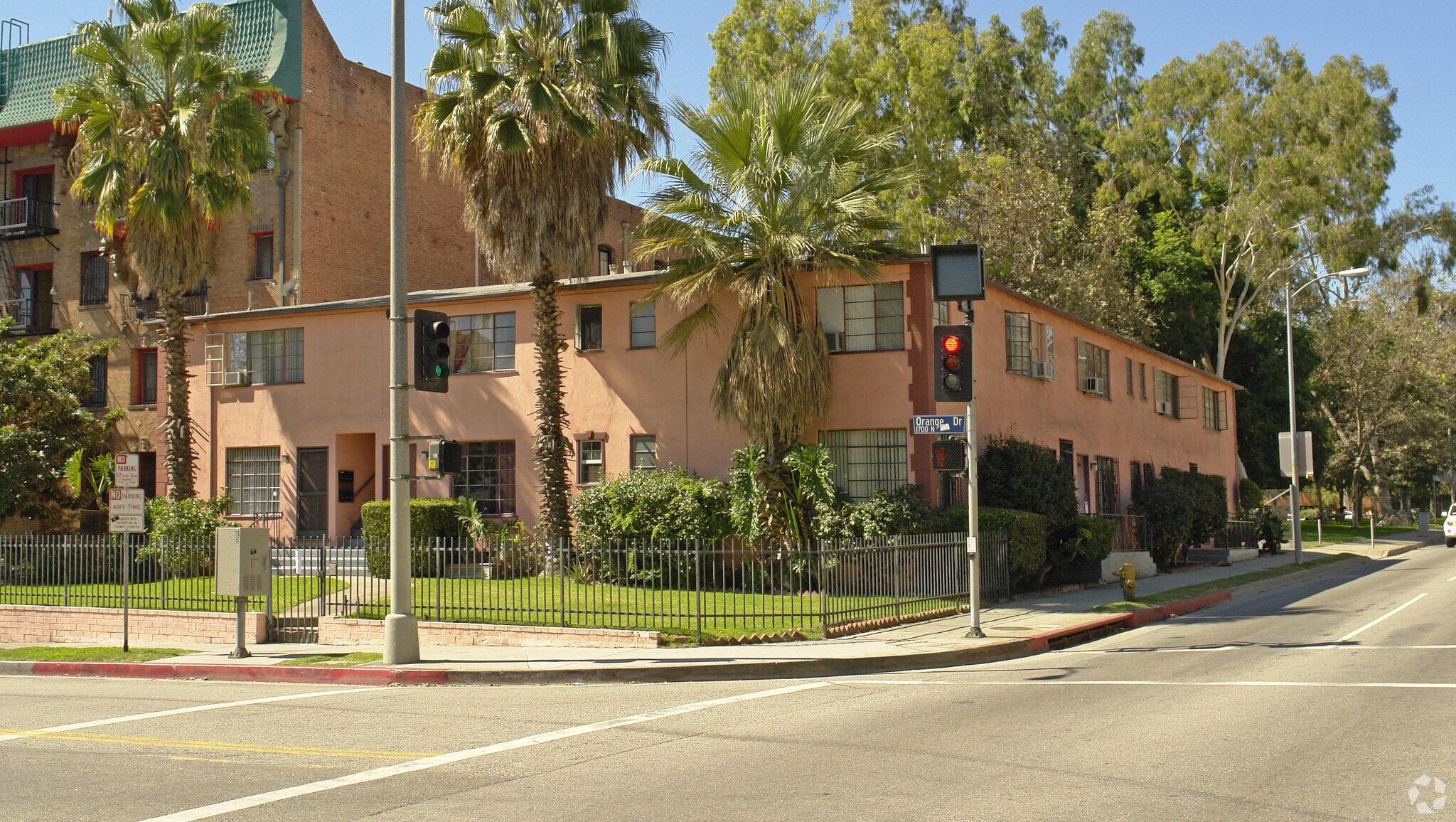 7000 Franklin Ave, Los Angeles, CA à vendre Photo principale- Image 1 de 3