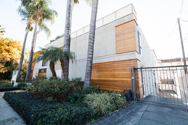 Plus de détails pour 13558 Moorpark St, Sherman Oaks, CA - Multi-résidentiel à vendre