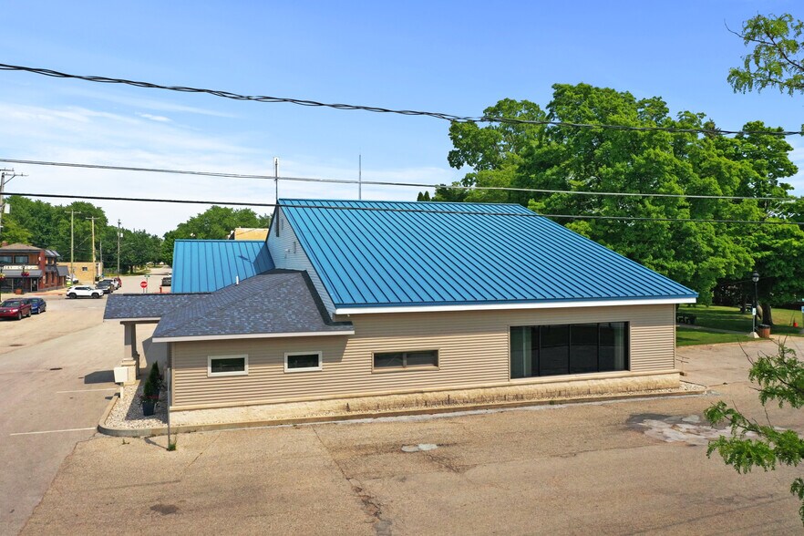 115 W John St, Lake City, MI à vendre - Photo du bâtiment - Image 2 de 7