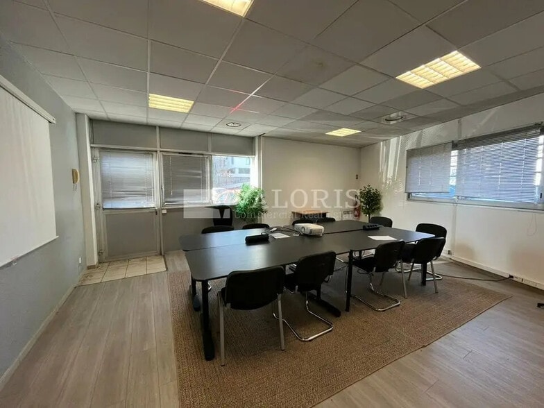 Office in Marseille for lease - Building Photo - Image 3 of 12