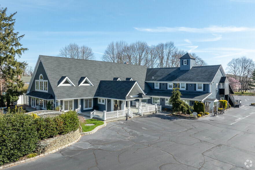 195 N Country Rd, Miller Place, NY for sale - Primary Photo - Image 1 of 1