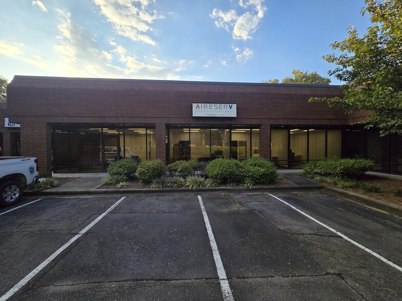9600 Southern Pine Blvd, Charlotte, NC for lease - Building Photo - Image 3 of 3