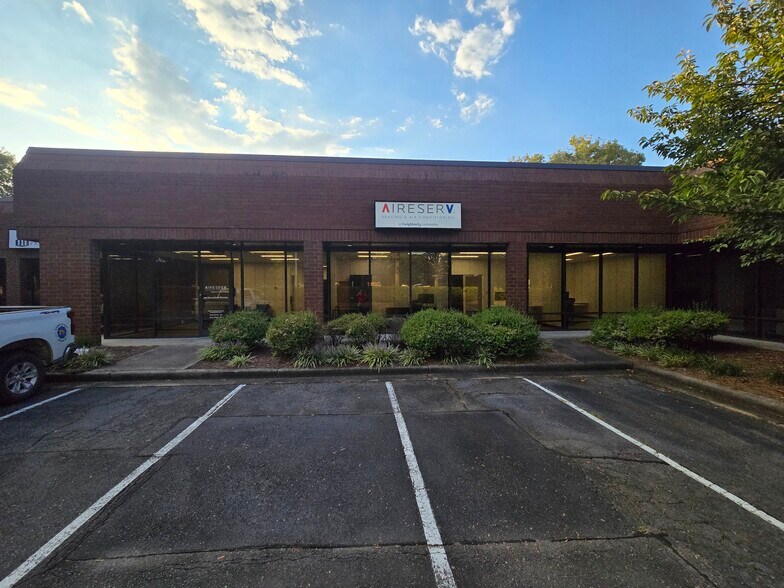 9600 Southern Pine Blvd, Charlotte, NC à louer - Photo du bâtiment - Image 3 de 3