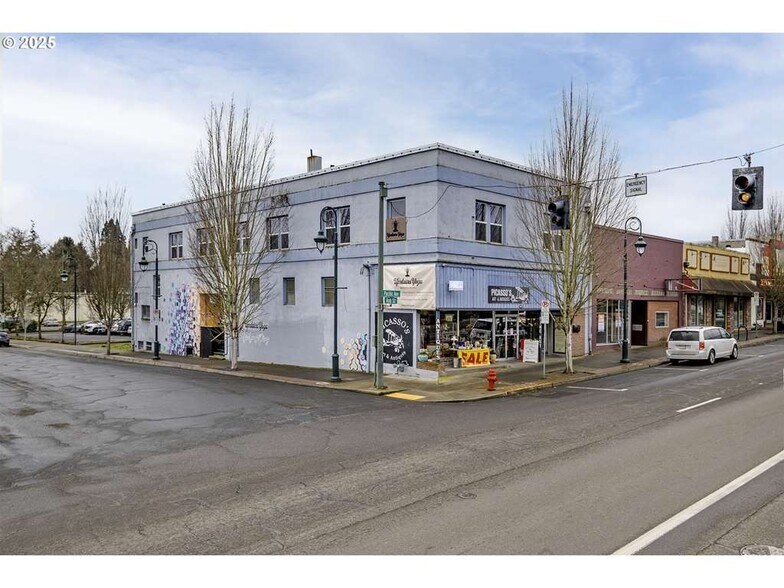 2038 Pacific Ave, Forest Grove, OR à vendre - Photo du bâtiment - Image 2 de 6