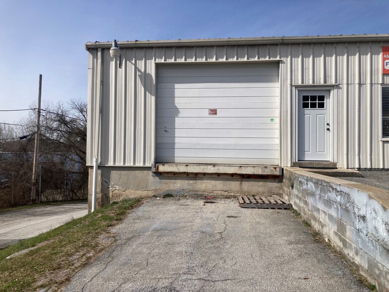 675 Tower Ln, West Chester, PA for lease - Building Photo - Image 2 of 8