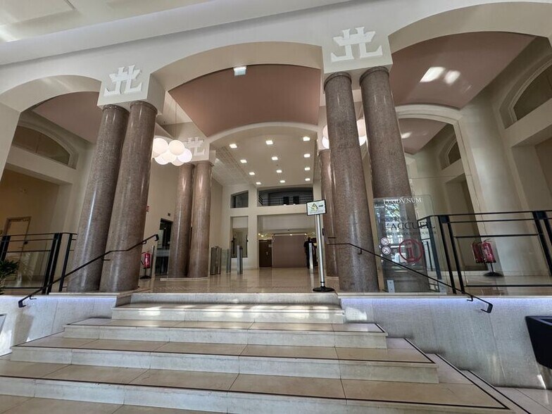 5 Place Jules Ferry, Lyon for lease - Lobby - Image 3 of 11
