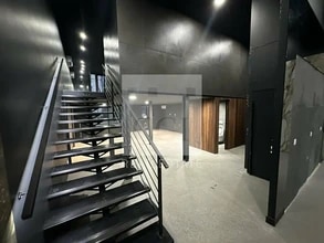 Retail in Lyon for lease Interior Photo- Image 2 of 7