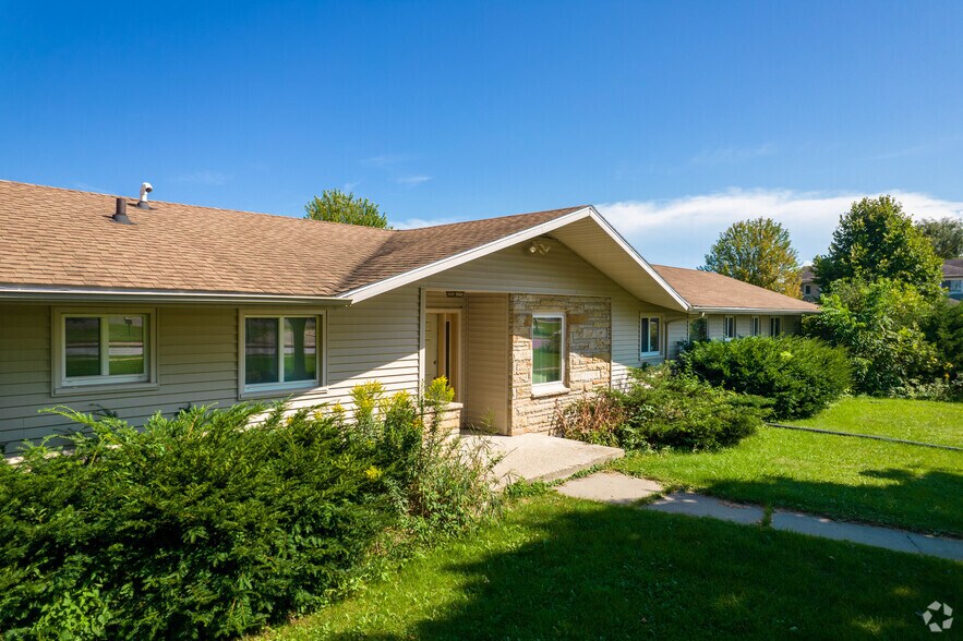 803-805 N Main St, Verona, WI à vendre - Photo du bâtiment - Image 3 de 9