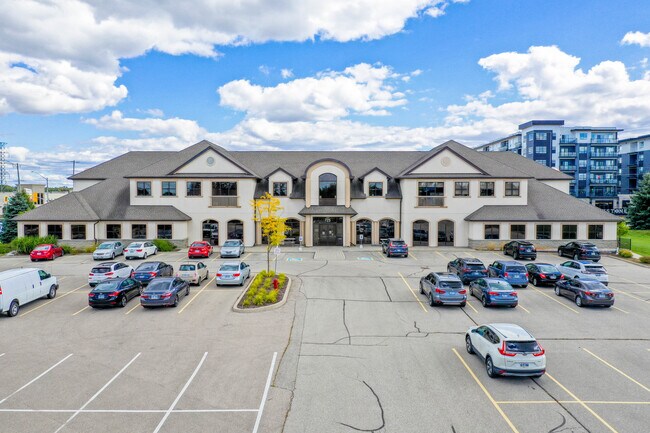 Plus de détails pour 725 Bridge St W, Waterloo, ON - Commerce de détail à louer