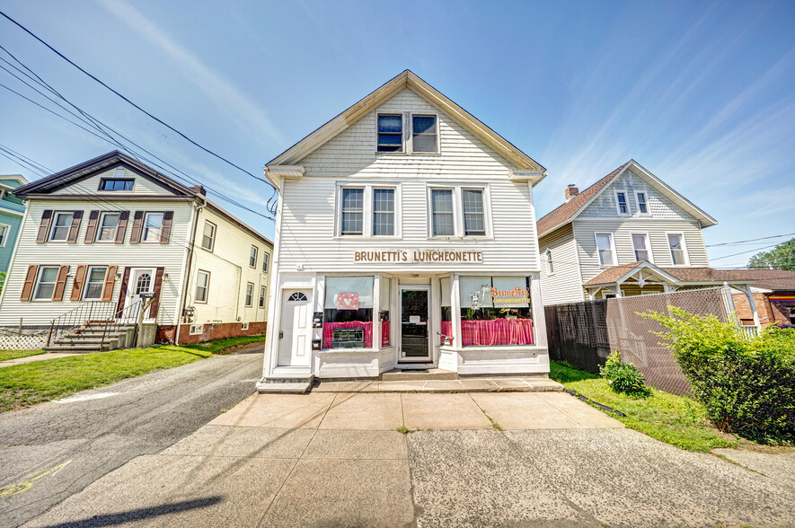 619 Center St, Wallingford, CT à vendre - Photo principale - Image 1 de 1