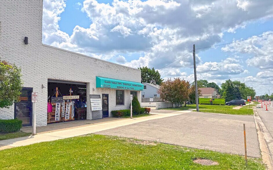 4195 12 Mile Rd, Berkley, MI à vendre - Photo du bâtiment - Image 3 de 13