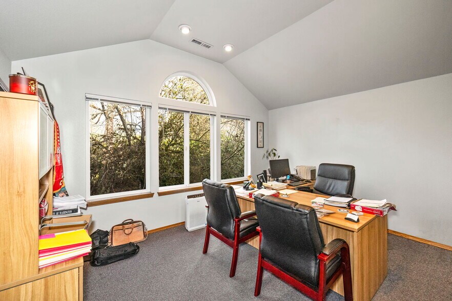 104 Tremont Ave, Port Orchard, WA à vendre - Photo du bâtiment - Image 2 de 47