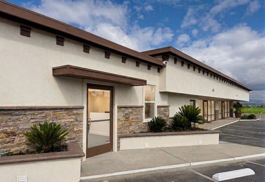 24639 Arch St, Santa Clarita, CA for lease - Building Photo - Image 3 of 12
