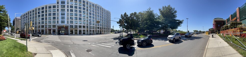 911 Erskine St, Brooklyn, NY for lease - Building Photo - Image 2 of 9