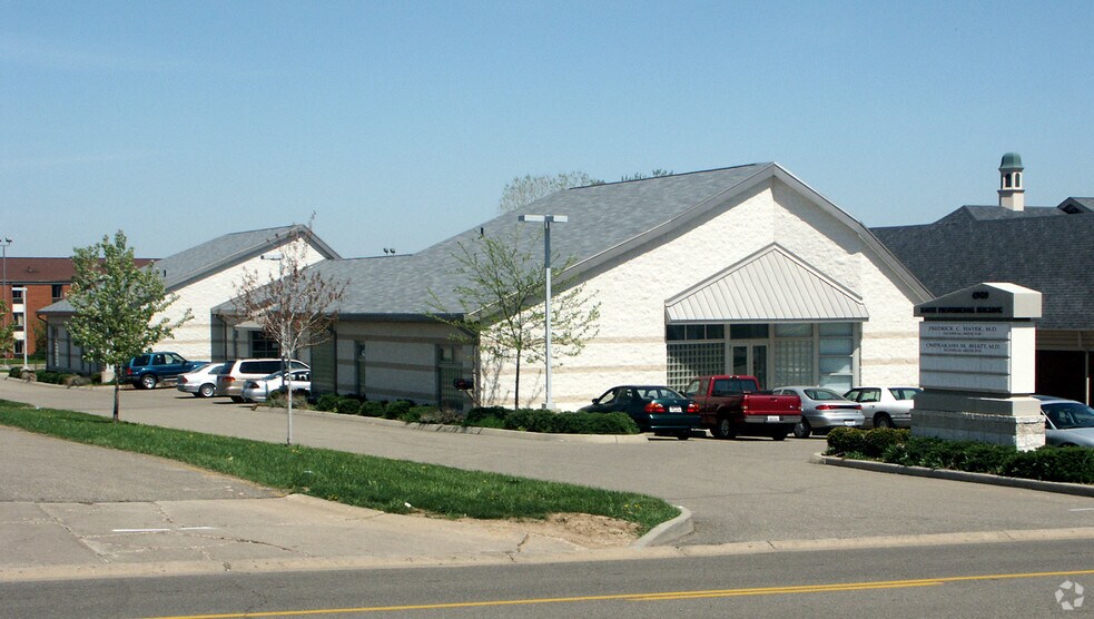 4909 Munson St NW, Canton, OH à louer - Photo du bâtiment - Image 2 de 11